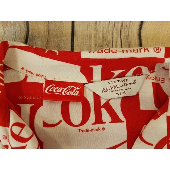 Vintage Re-Mastered Coca-Cola Men’s S/S Button Front Shirt Size M Red B83 - Picture 3 of 10